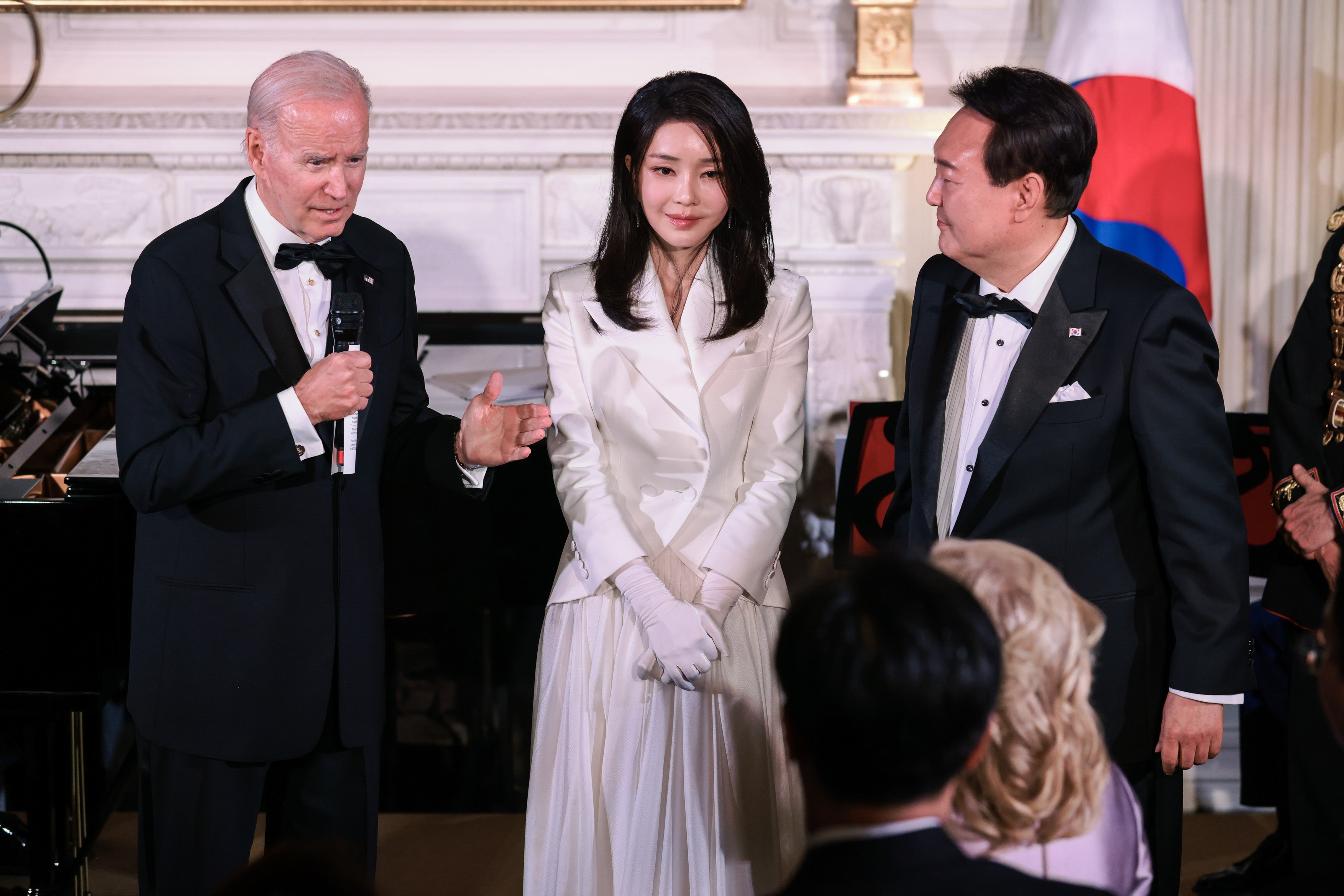 Președintele Coreei de Sud a cântat piesa „American Pie” la cina de stat cu Joe Biden. Ce cadou a primit acesta de la președintele american
