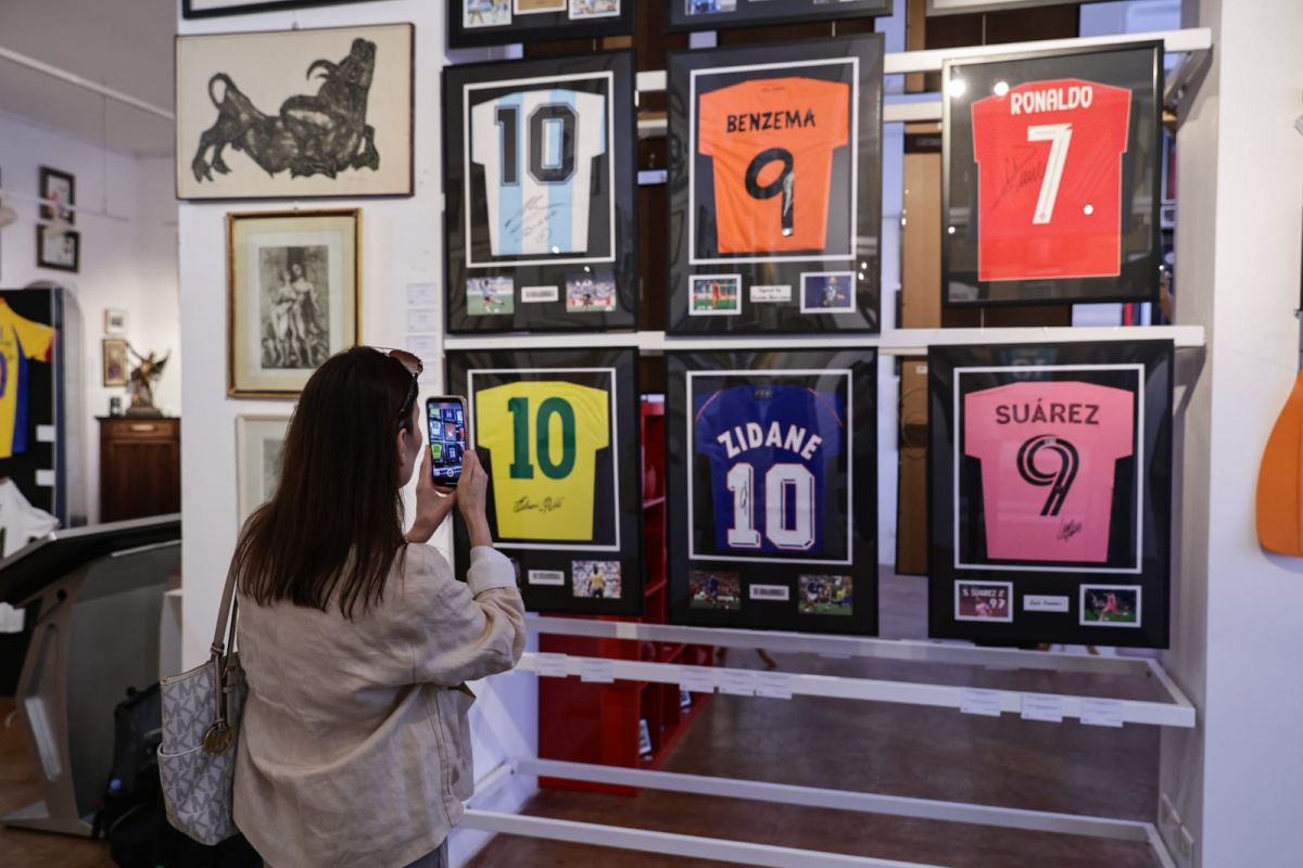 Cât costă un tricou semnat de Maradona sau Pele la gala caritabilă lansată de Ziua Națională Grigorescu