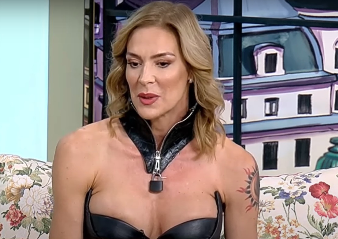 Imagini cu Roxana Ciuhulescu după operația de implant și lifting mamar. „Mi-am dorit să port și eu rochie fără sutien cu push-up”