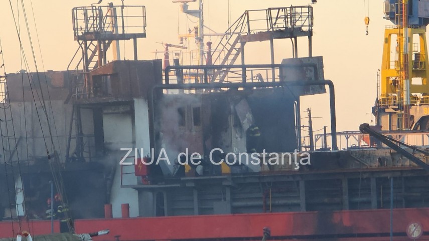 Incendiu puternic în Portul Midia, unde o navă încărcată cu minereu a luat foc. Ce au distrus flăcările