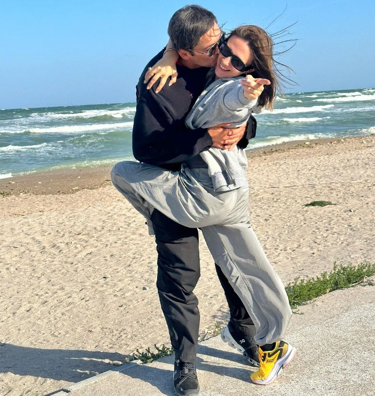 Imagini cu apartamentul din Olimp al Adelei Popescu și al lui Radu Vâlcan. Locuința are vedere la mare: „Dormim pentru prima oară aici”