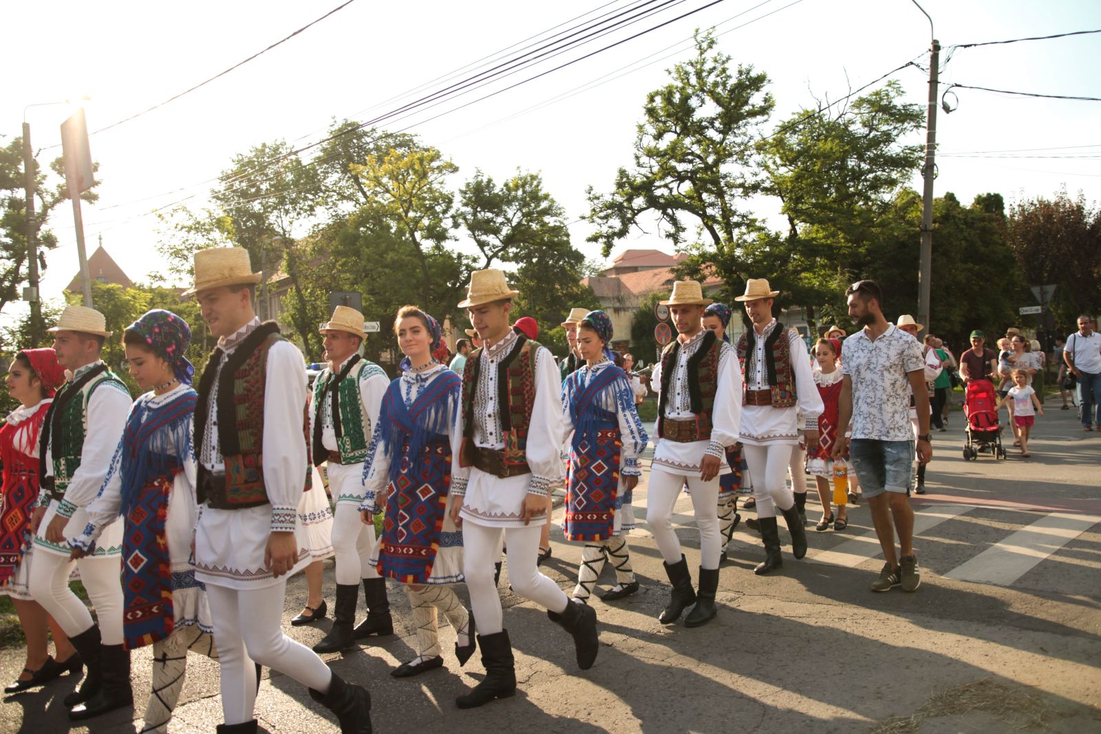 REPORTAJ: Primul festival folcloric din România sub patronajul UNESCO dedicat morților Revoluției din 1989: Festivalul Inimilor de la Timișoara