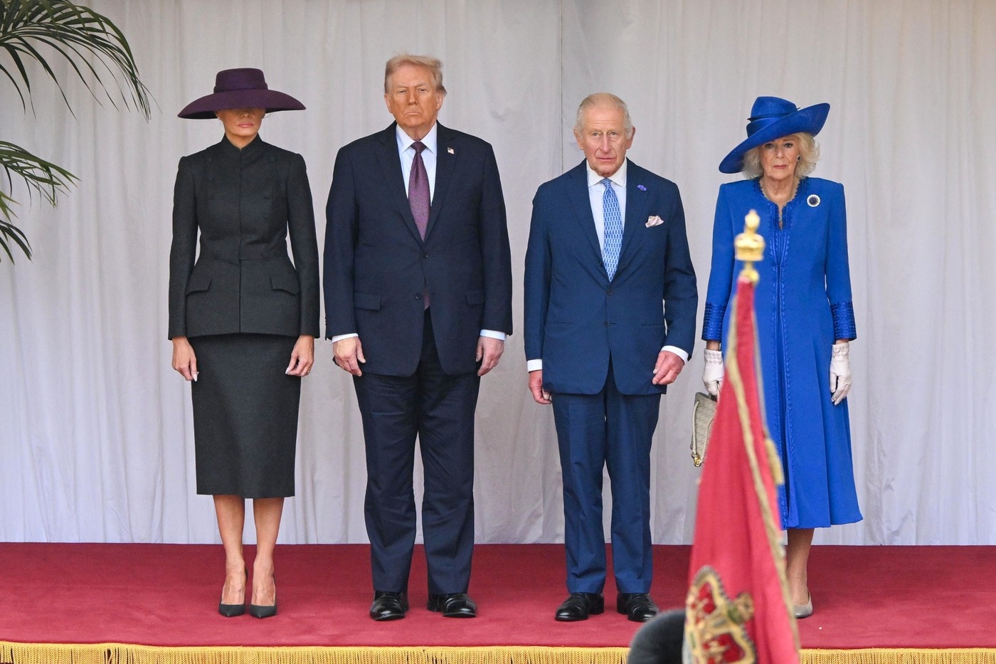 Duelul ținutelor dintre Kate Middleton și Melania Trump. În timp ce prințesa de Wales a purtat o rochie de 2.330 lire sterline, prima doamnă a ales un costum haute couture