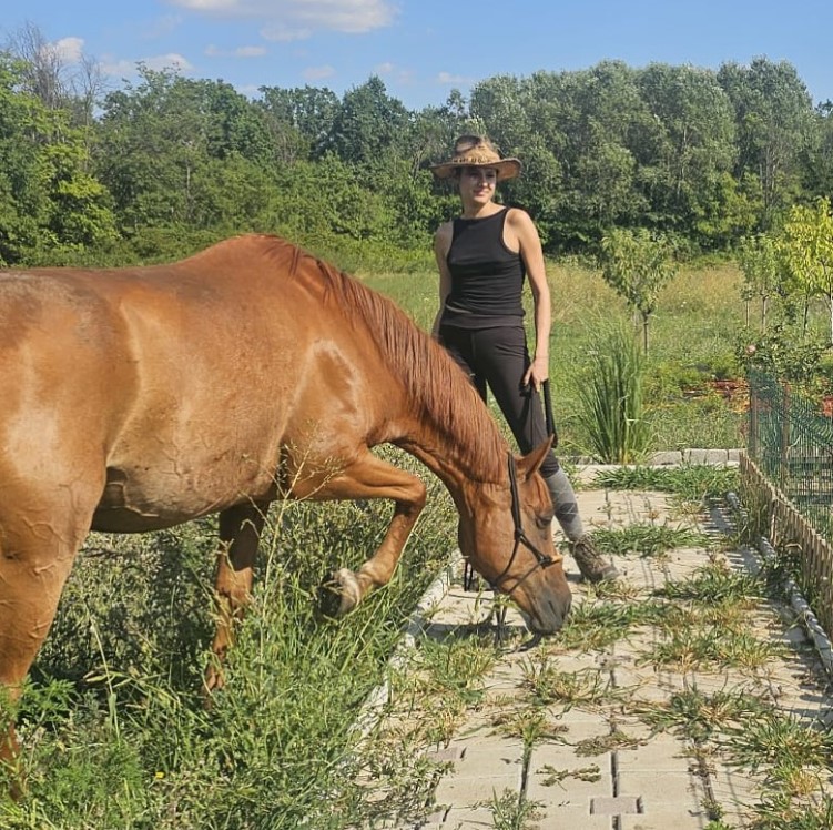 Cum și-a petrecut Rebecca Nicolescu, actrița din „Ana, Mi-ai fost scrisă în ADN”, vacanța vara aceasta. „Am călărit prin câmpuri”