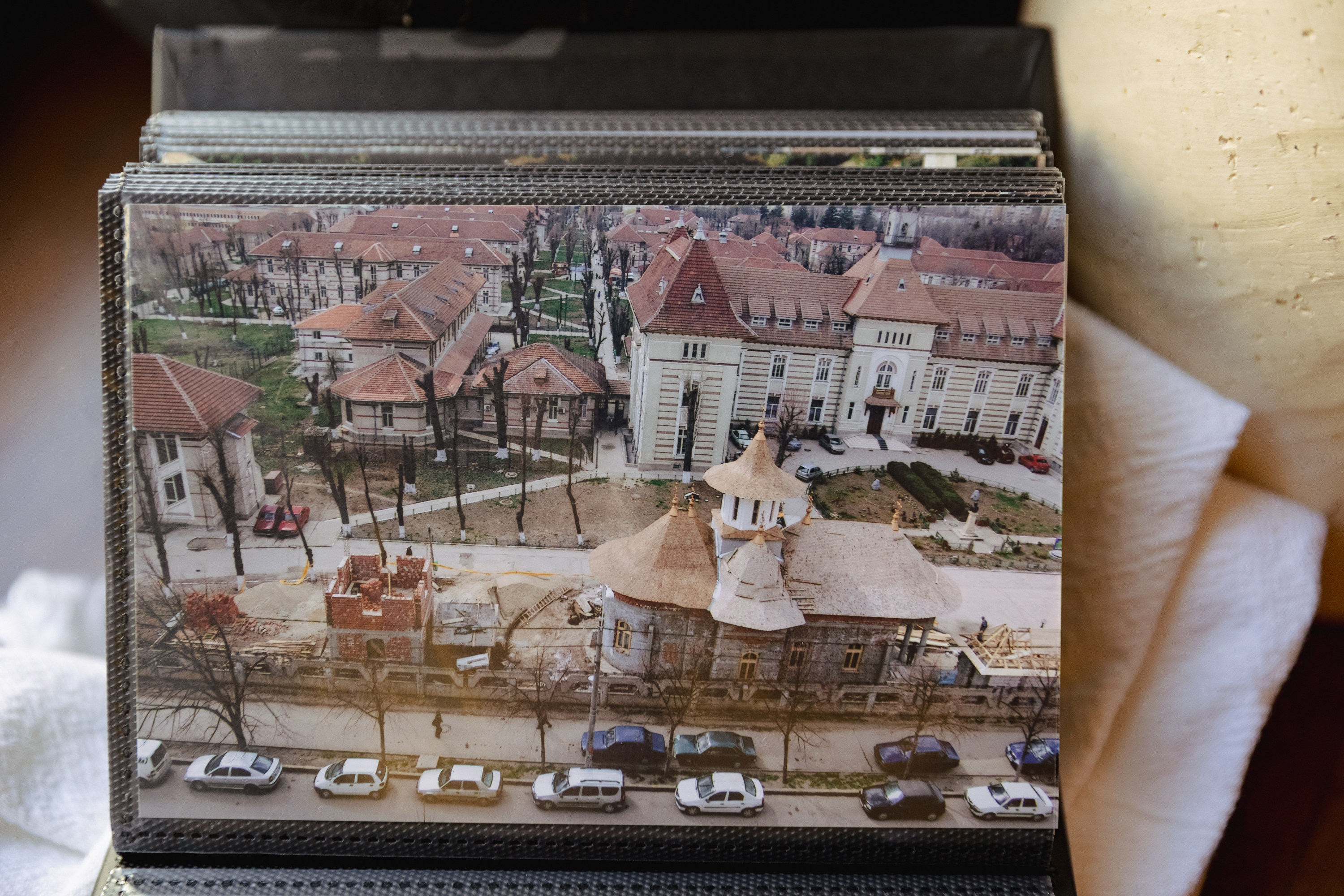 Din biroul de presă al BOR, un preot a fost angajat fără concurs, „la solicitare personală”, la Spitalul „Obregia”. Managerul Țîbîrnă: „Arhiepiscopia face numirile” | EXCLUSIV