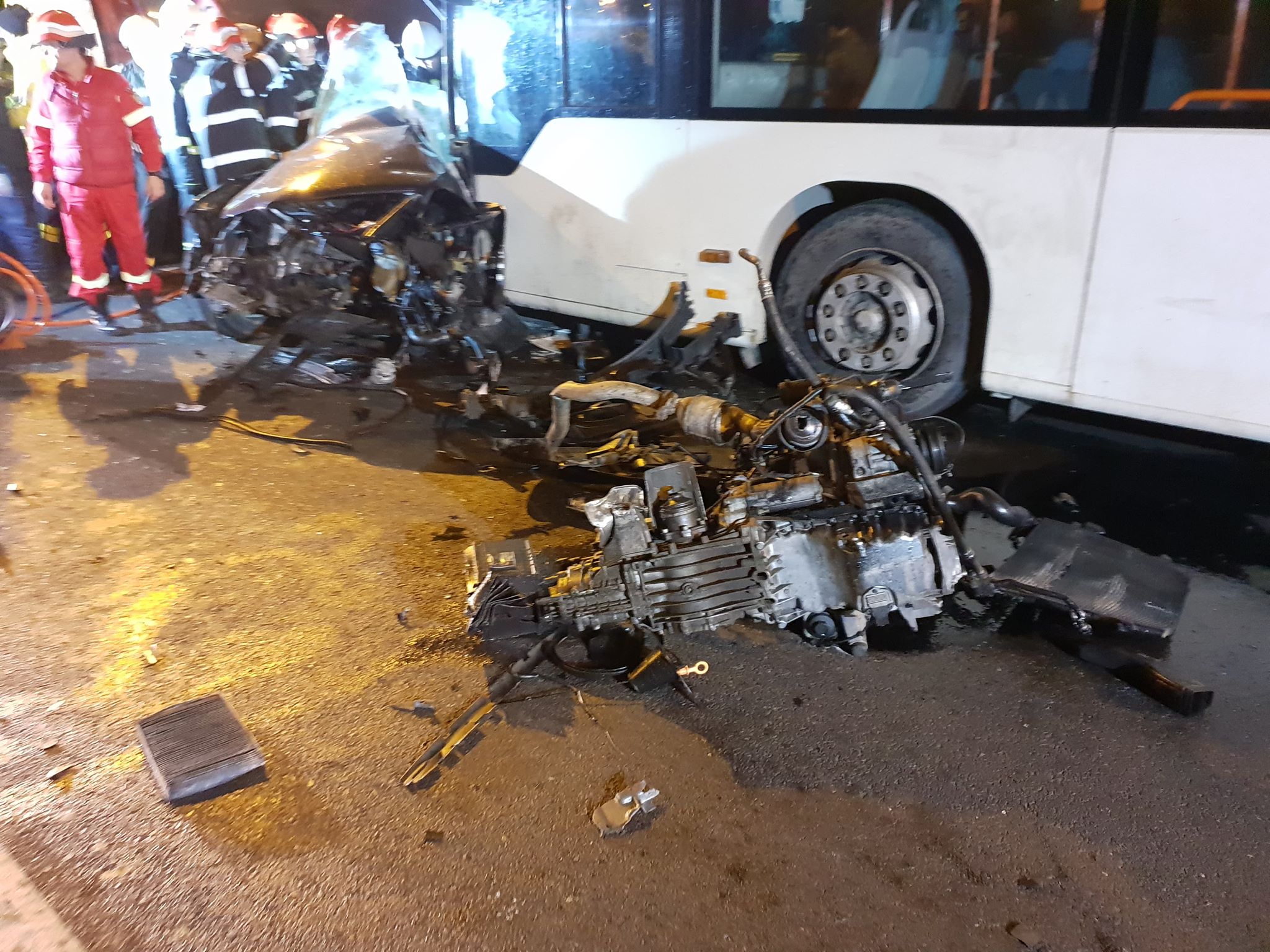 Accident teribil în București, pe Șoseaua Petricani. Două persoane au murit după ce o mașină s-a lovit de un autobuz