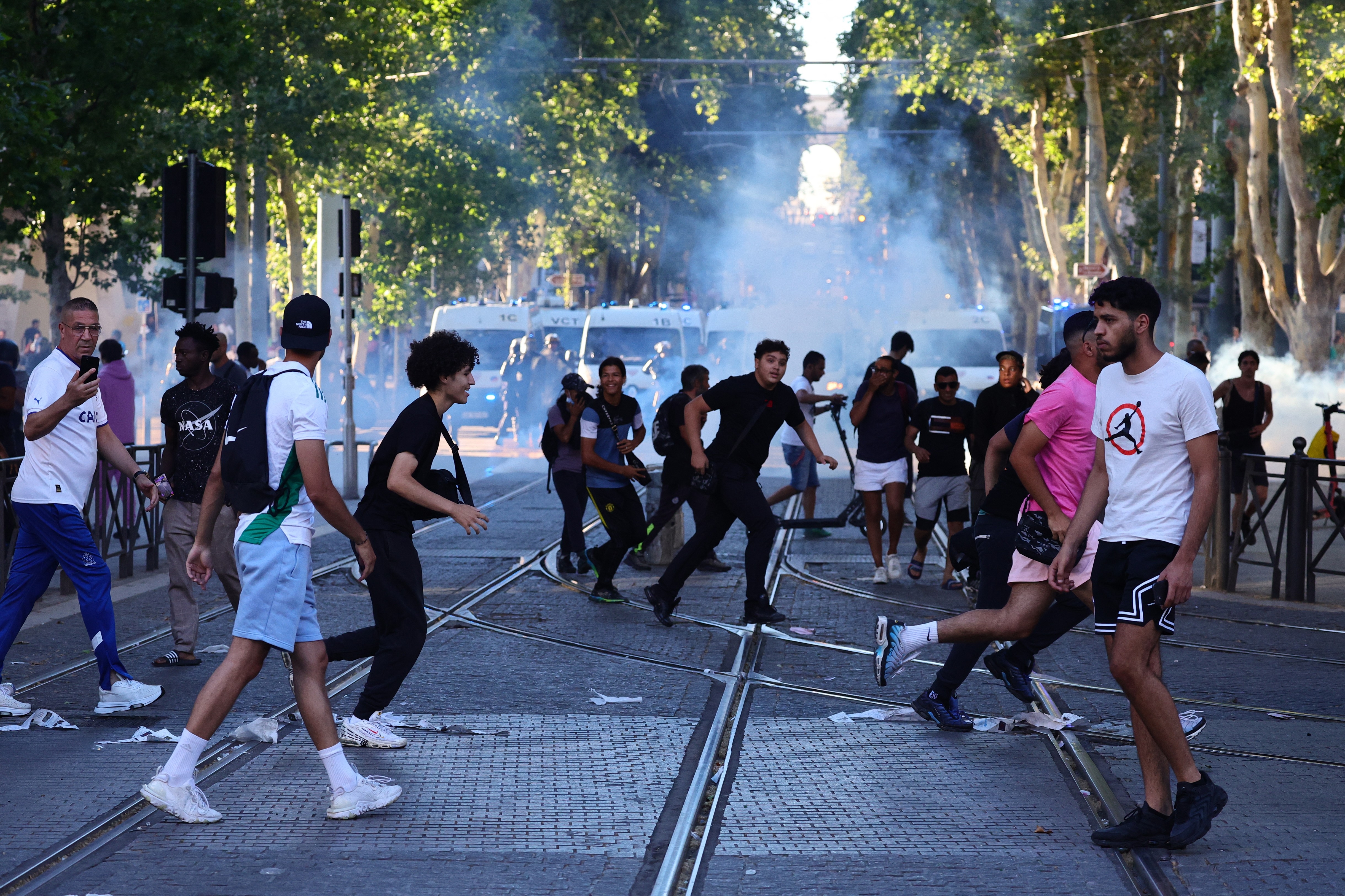 Revolta din Franța - bilanțul distrugerilor. Autoritățile din Marsilia se tem că urmează o nouă noapte marcată de violențe