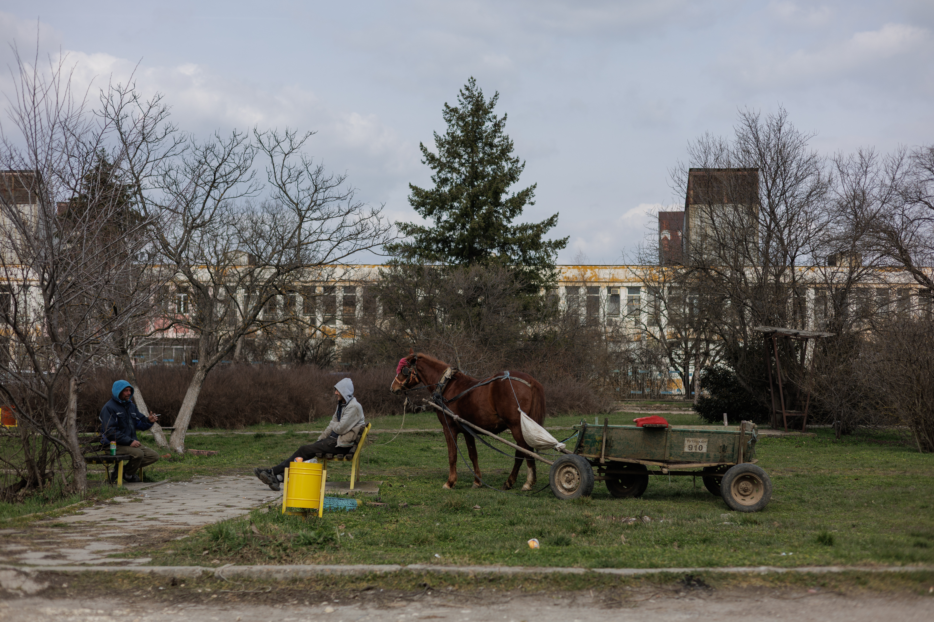 Ce rămâne după războaie: nimeni nu-i mai strigă pe nume pe miile de români din gropile comune de la Turtucaia FOTOREPORTAJ