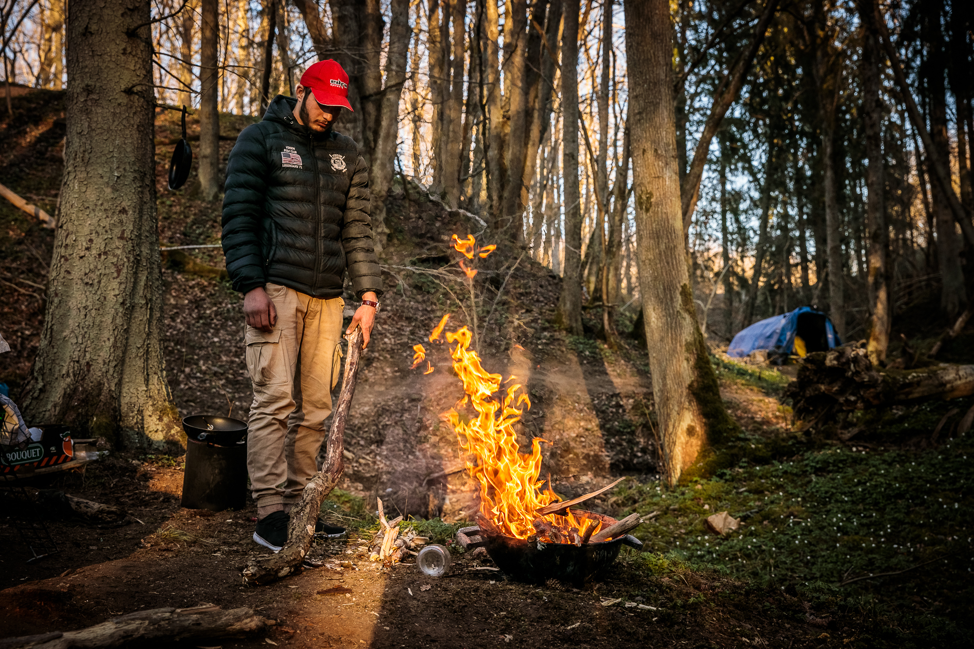 În căutarea lui Gică - românul omorât într-un parc din Huskvarna, Suedia, de doi adolescenți. Paște în pădure cu cei mai nevoiași dintre compatrioți (1)