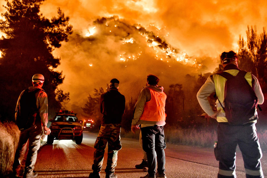 Incendii de vegetație în Grecia. Cel puţin şase sate şi două mănăstiri, evacuate