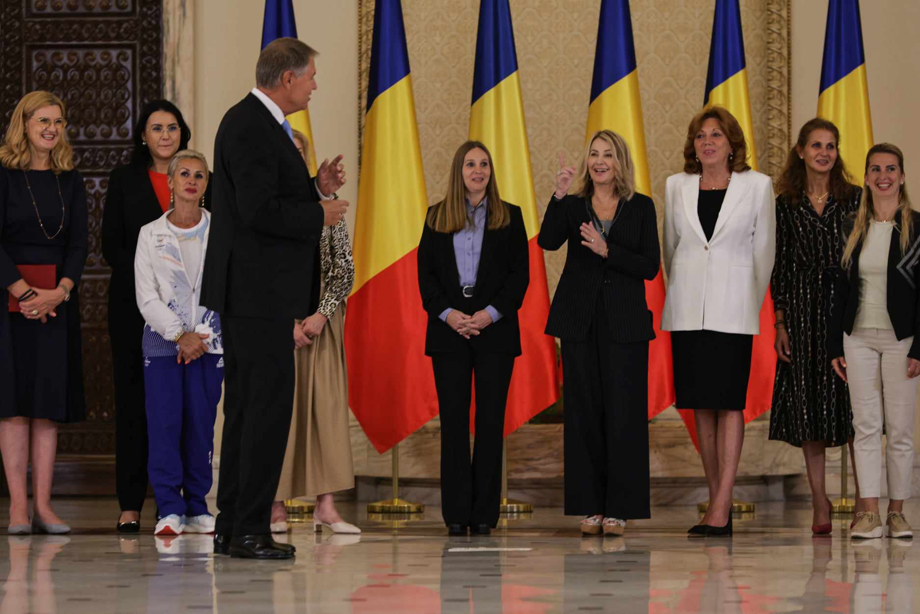 Gafă a președintelui Iohannis la decorarea medaliaţilor de la JO Paris. A spus „comemorarea”, în loc de „ceremonia” | VIDEO