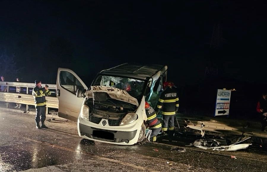 Accident între un microbuz și o mașină cu 7 persoane implicate în județul Sibiu. Autoritățile au activat Planul roșu de intervenție