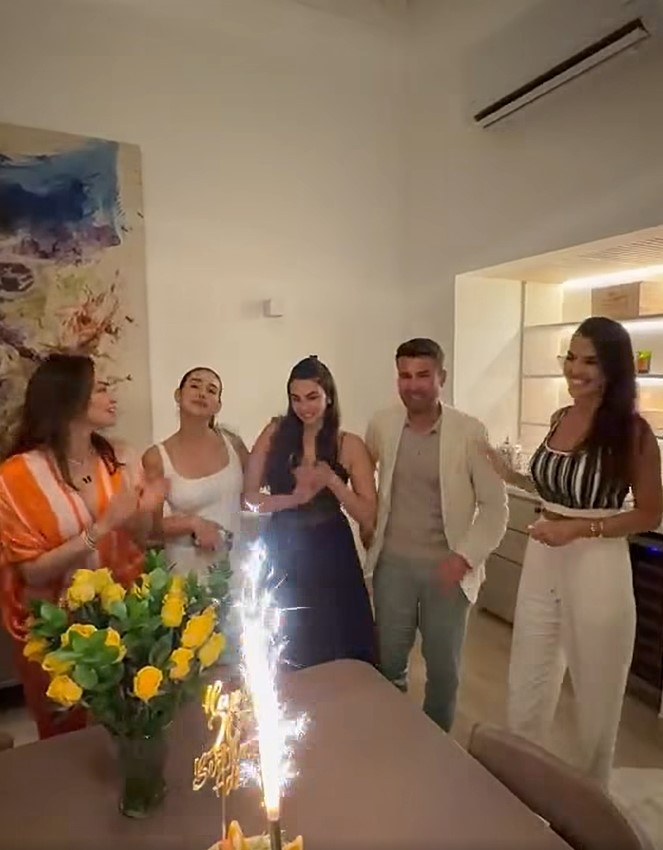 Imagini rare cu fata cea mare a lui Adrian Mutu. Maya a absolvit facultatea, iar părinții i-au fost alături