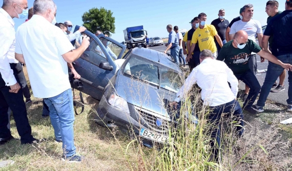 VIDEO | Ministrul Adrian Oros a acordat primul ajutor la un accident produs în județul Buzău: "Am alergat toți la marginea șoselei"