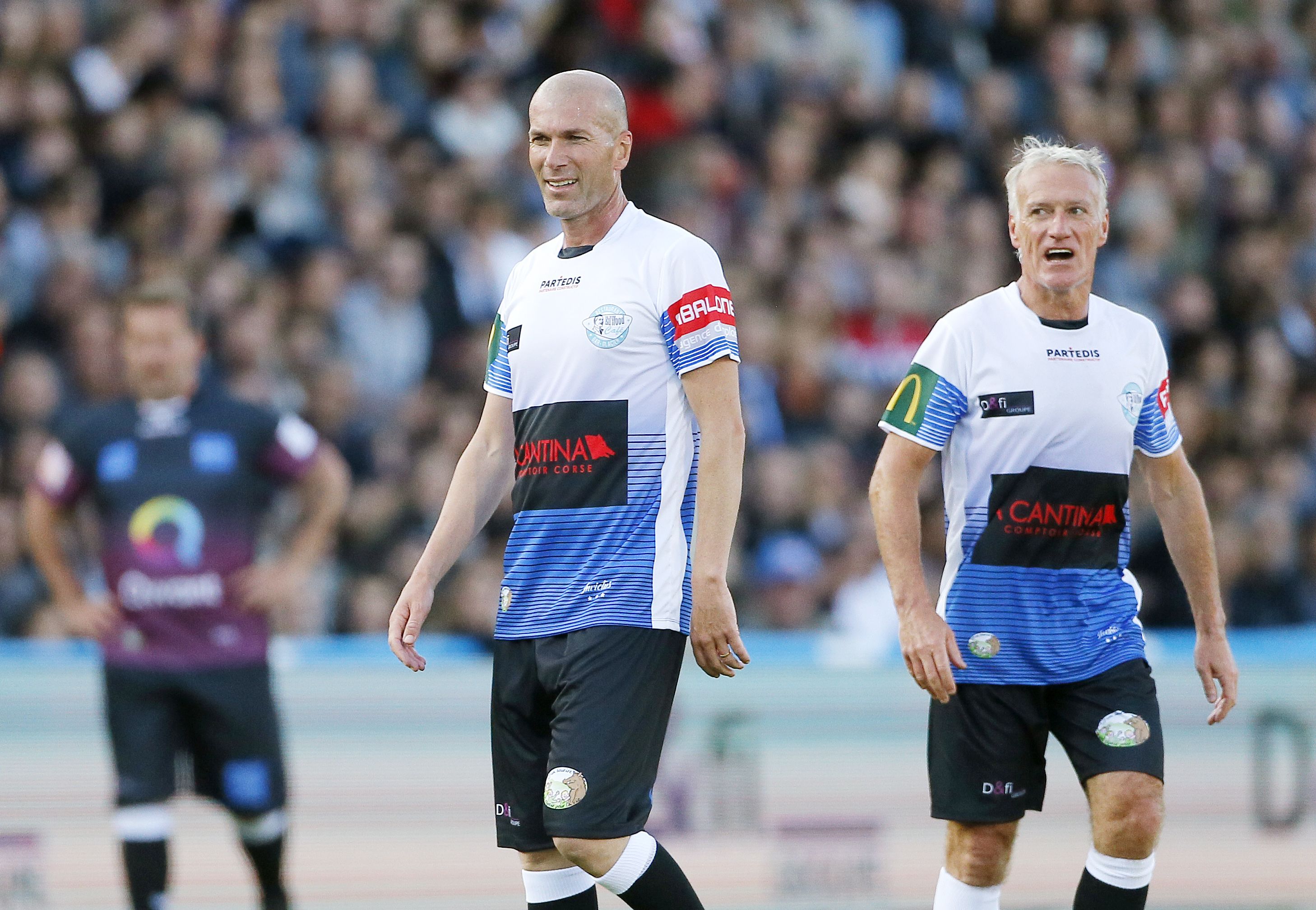 Zinedine Zidane a jucat rugby în cadrul unei acțiuni caritabile la Bordeaux. Arsene Wenger a oferit o imagine antologică | GALERIE FOTO&VIDEO