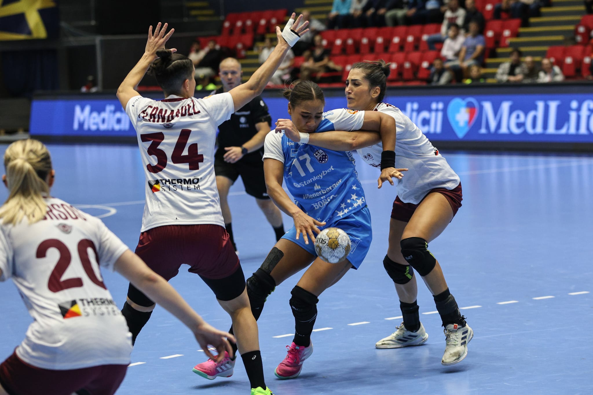 CSM București, victorie cu Rapid în meciul derby al campionatului de handbal feminin