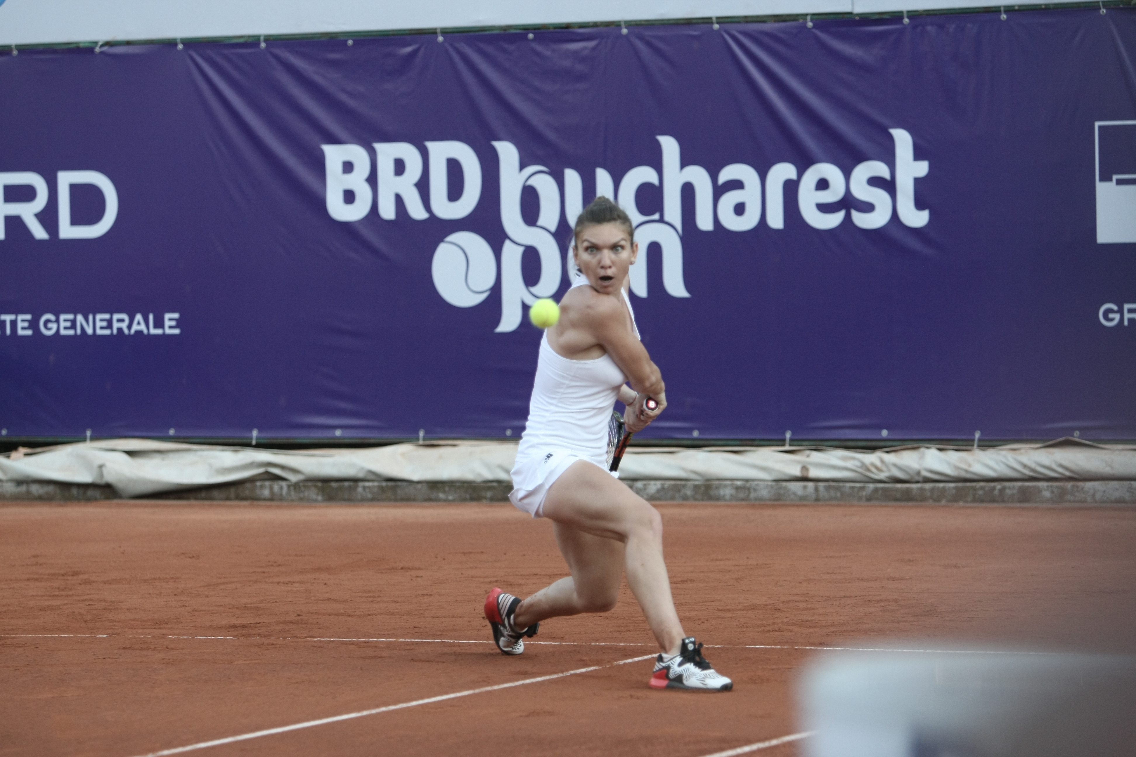 Openul de tenis al României. Halep este în ”sferturi”, după ce i-a lăsat doar șapte game-uri bulgăroaicei Șinikova / LIVE BLOG&FOTO