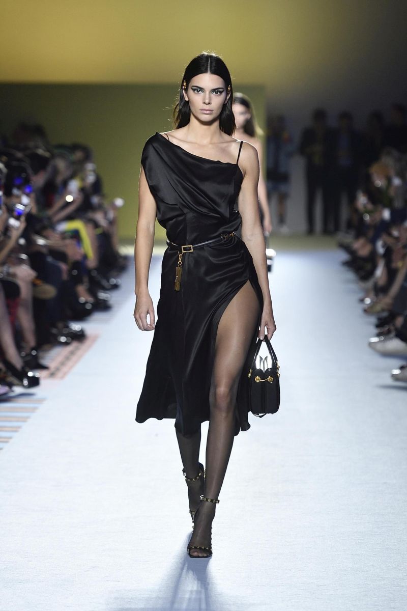 GALERIE FOTO| Forbes: Kendall Jenner este și în 2018 cel mai bine plătit model din lume. Câștigă aproape 2 milioane de dolari pe lună!