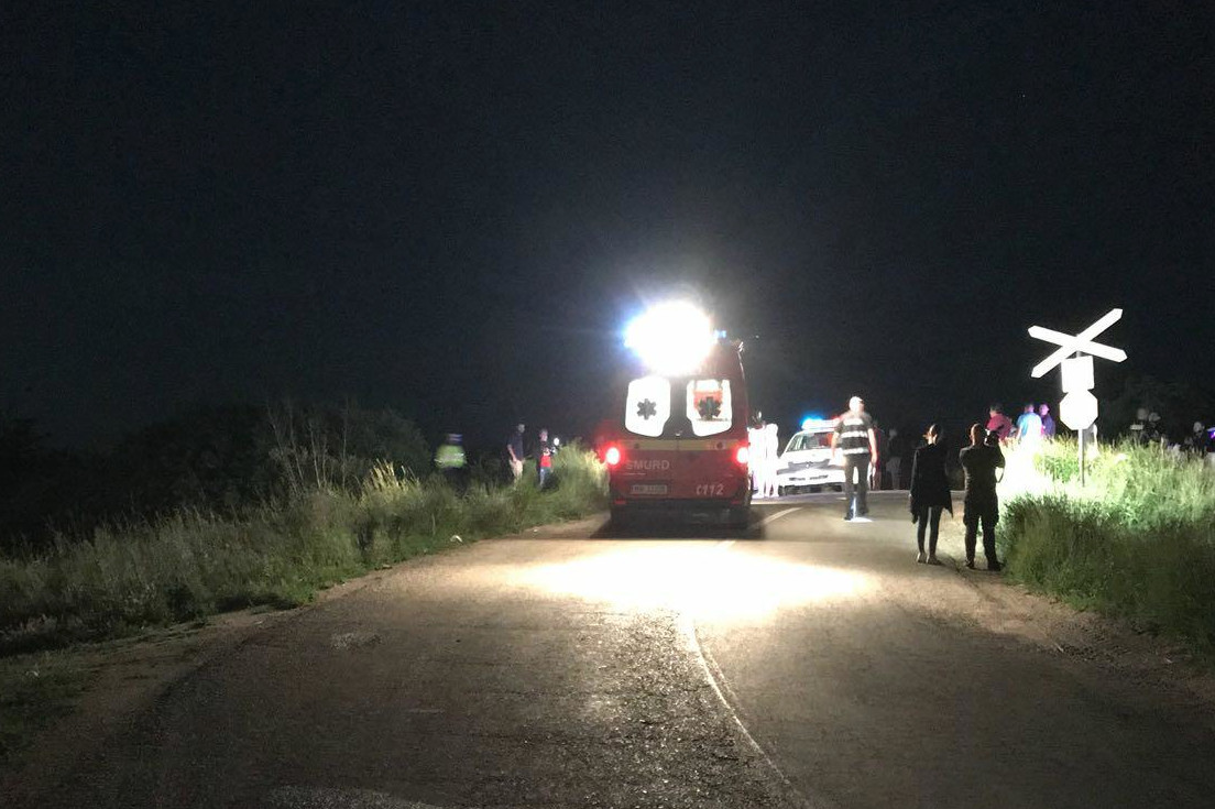 Accident extrem de grav pe o șosea în Timiș, cinci morți și un copil grav rănit. Mașina s-a rostogolit 50 de metri