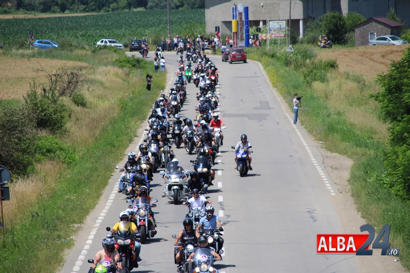 Sute de motociclisti au turat motoarele pe străzile din Alba Iulia FOTO&VIDEO