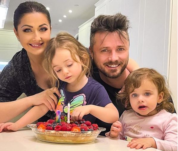 Tavi Clonda a răbufnit, după ce a fost acuzat că trăiește din banii Gabrielei Cristea: „Nu vreau să fiu bogat, dar să ajung să-mi văd soția și copiii din an în Paște”