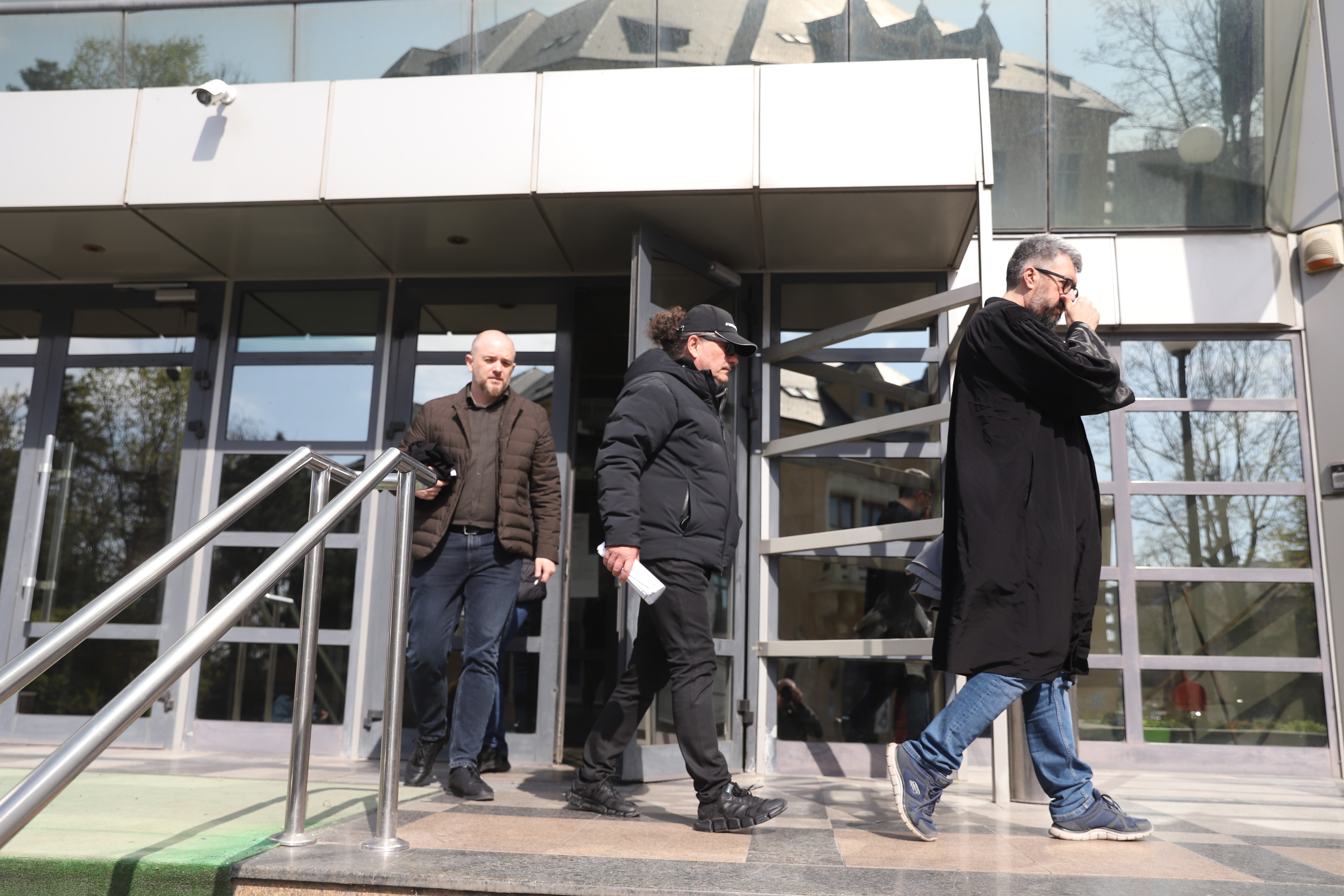 Părinţii lui Vlad Pascu, faţă în faţă cu părinţii lui Sebi Olariu, pentru prima oară. Ce s-a întâmplat în sala de judecată de la Curtea de Apel Constanţa