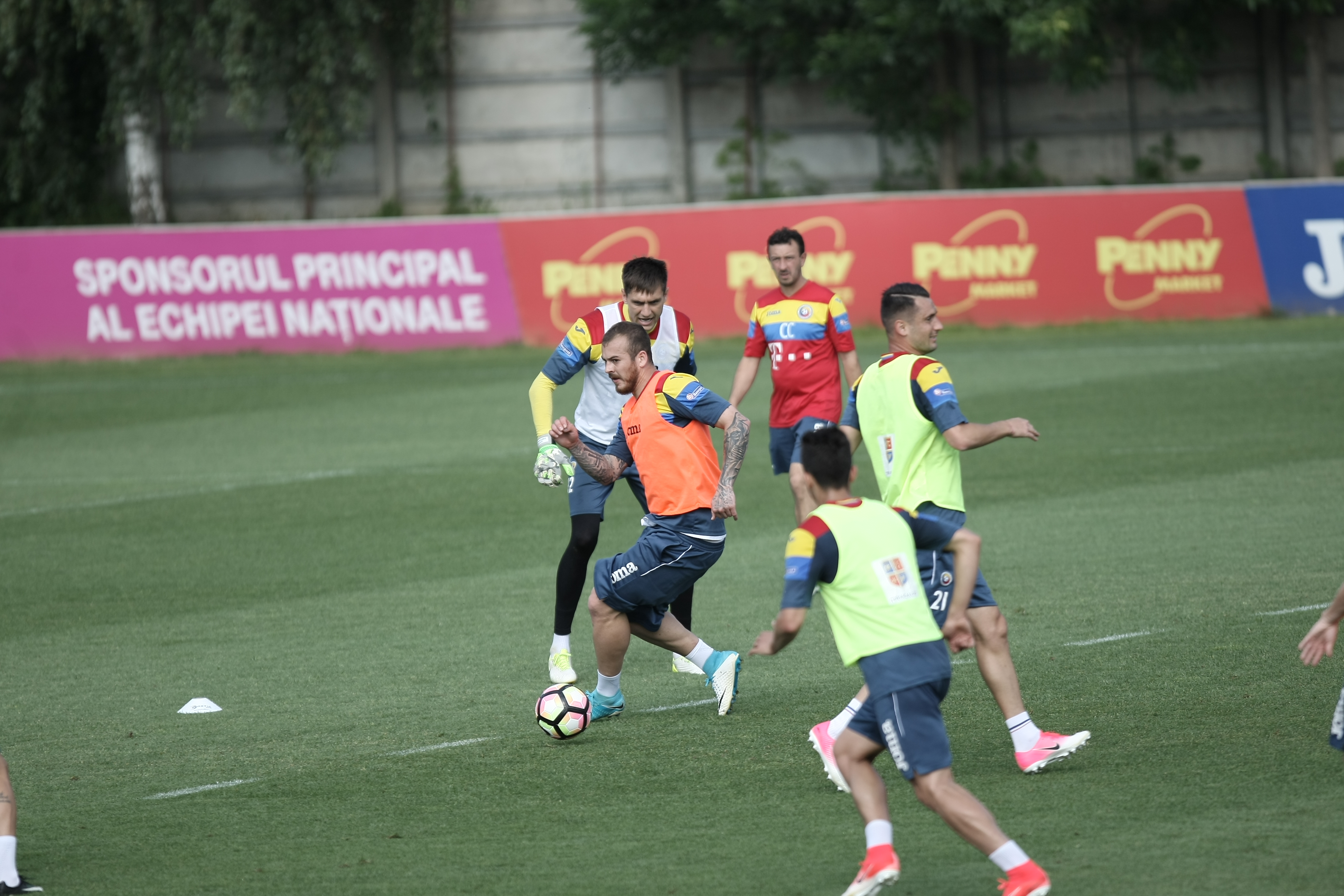 Naționala de fotbal a României a efectuat un antrenament deschis publicului. Meciul decisiv cu Polonia se apropie / FOTO&VIDEO
