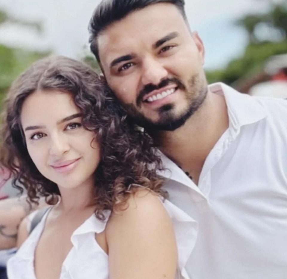 Jador îi dă replica Ilincăi Vandici, după ce aceasta a spus despre el că are o „energie feminină”. „Nu vă dau dumneavoastră explicații”