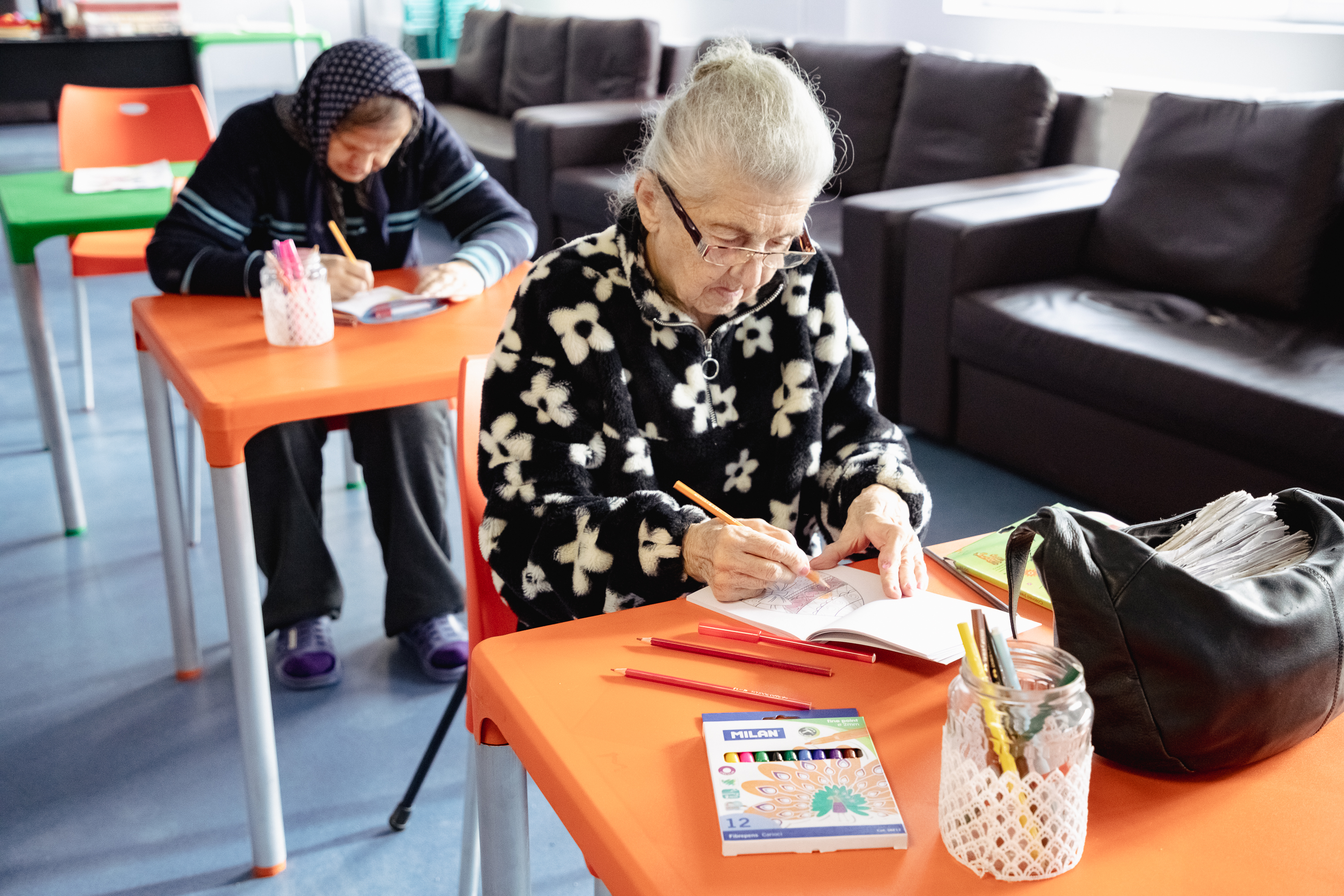 REPORTAJ. Cum e iarna în cel mai mare centru destinat oamenilor străzii din București pentru un pictor de icoane, un cinefil, un gropar și un inginer: „În momentul în care dai de dracul, și umbra te părăsește”