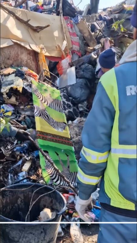 Casa din București care a disperat 100 de vecini: 4 metri înălțime de gunoaie pe 300 de metri pătrați