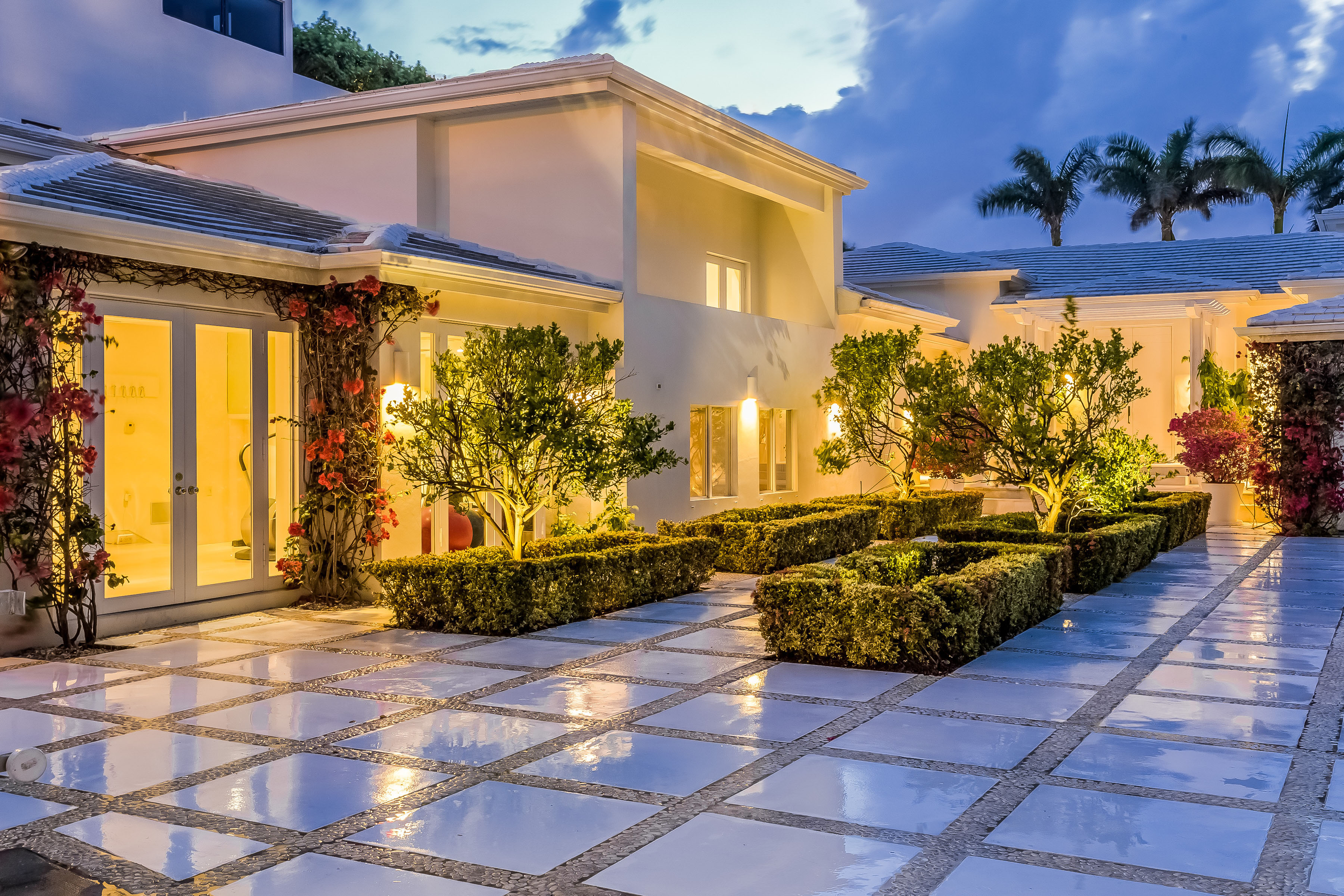 GALERIE FOTO/ Shakira și-a scos casa din Miami Beach la vânzare. Suma fabuloasă pe care o cere