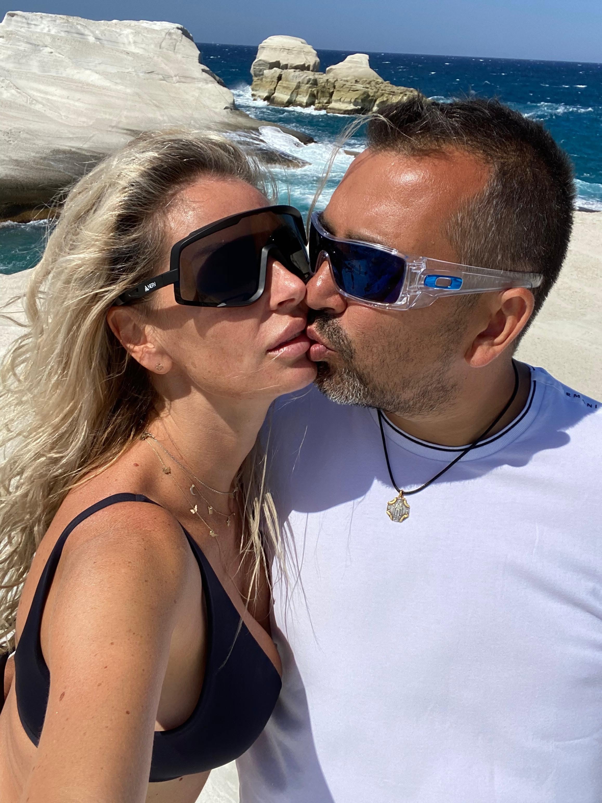 Anunțul făcut de Andreea Bănică după 18 ani de căsnicie cu Lucian. „Am rămas prieteni, parteneri, familie, acasă”