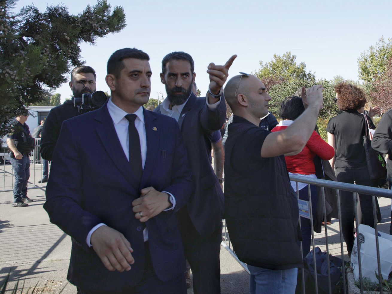 Miting la București, sute de persoane s-au solidarizat cu victimele atacului Hamas. „Israelienii nu au intrat în casele nimănui și nu au luat ostatici copii”