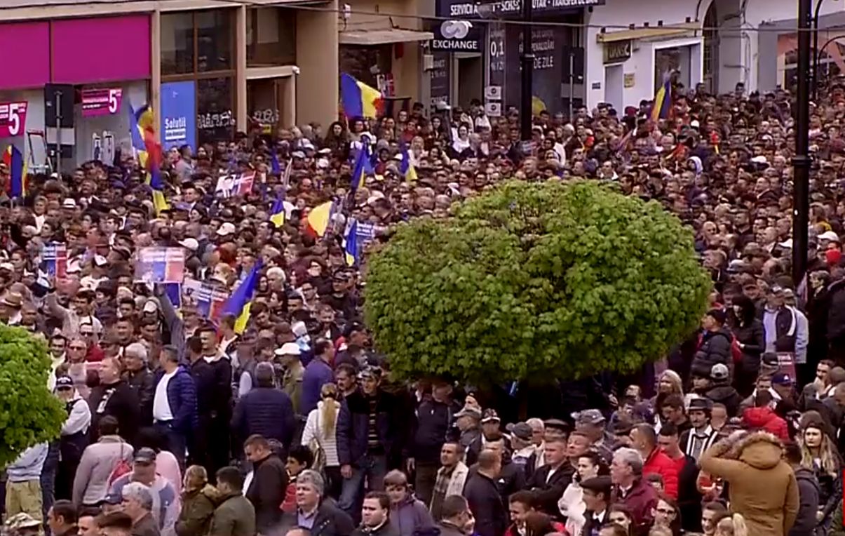 VIDEO/ Dragnea, la mitingul PSD de la Craiova: „Oamenii mi-au zis: «Chiar dacă te arestează, să nu renunţi, că venim şi te scoatem de acolo»”