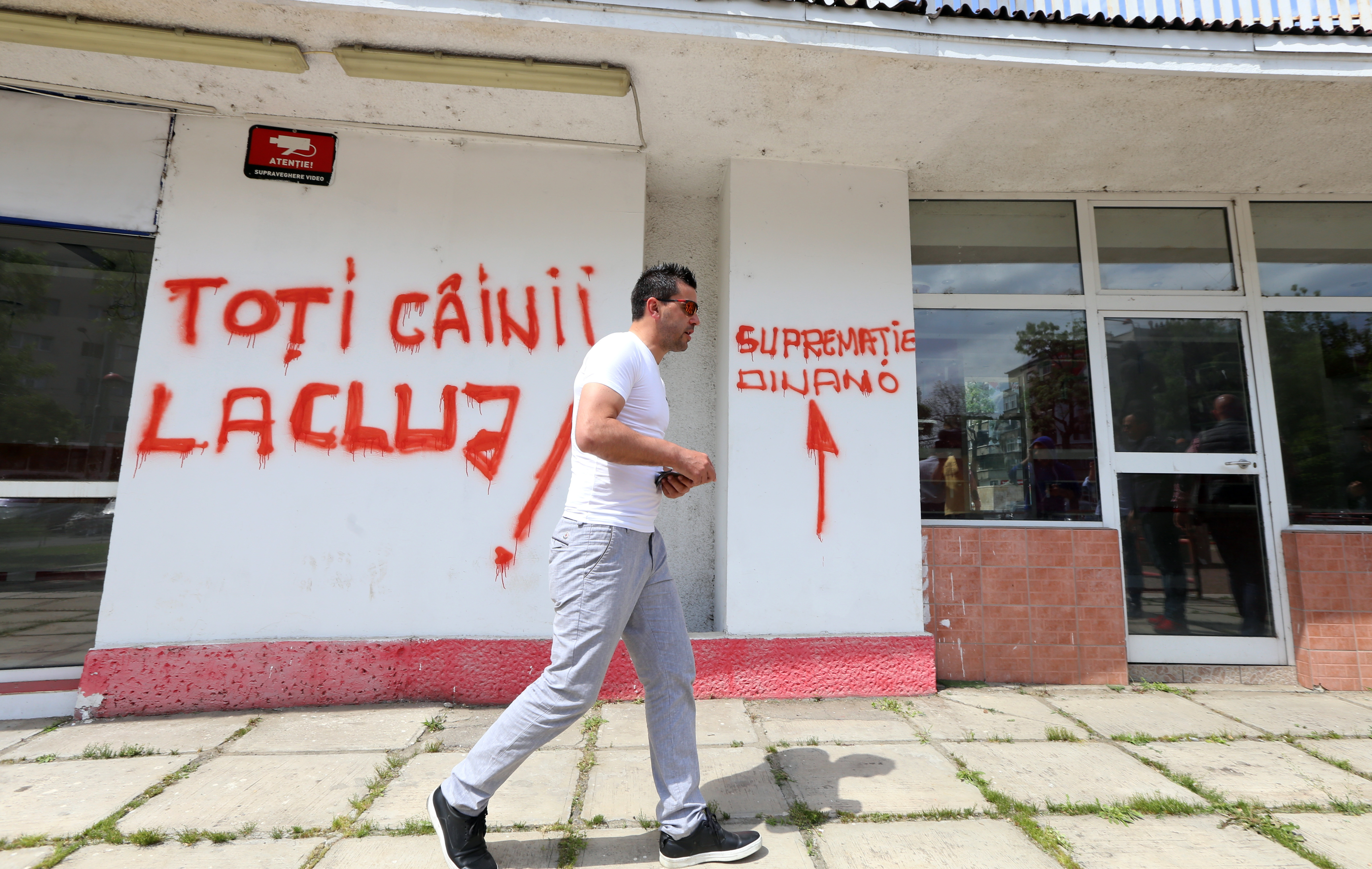 Cosmin Contra a vândut bilete pentru meciul de la Cluj / GALERIE FOTO