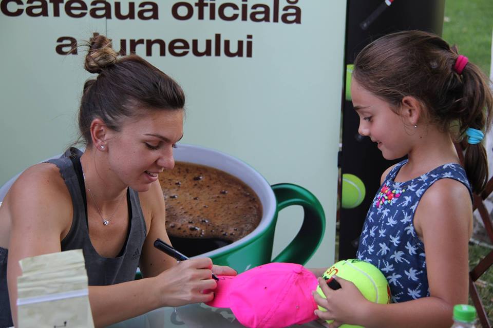 Simona Halep a dat autografe la BRD Bucharest Open GALERIE FOTO