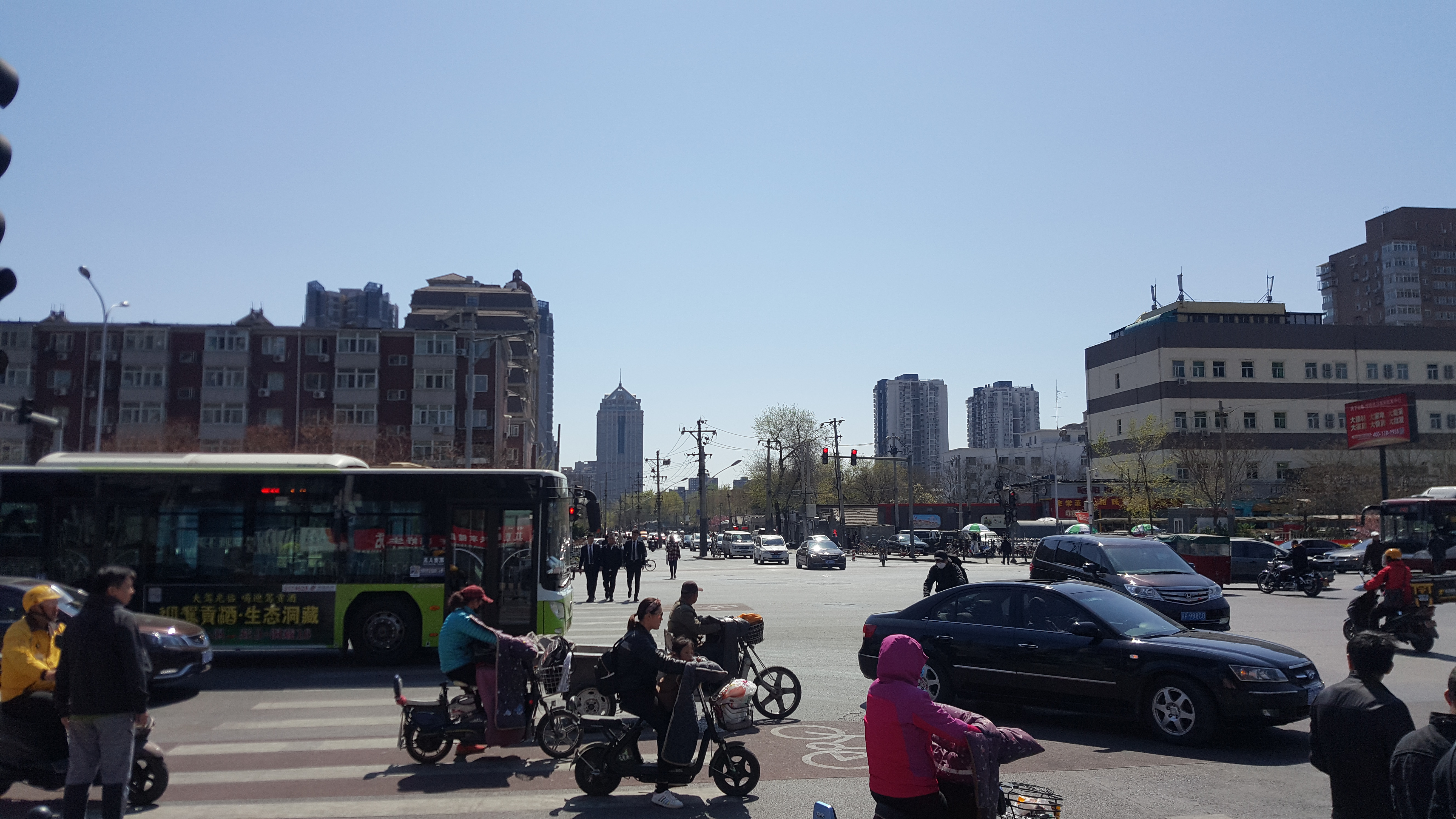 CORESPONDENȚĂ DIN BEIJING, CAPITOLUL 5 | Scriitoarea Doina Ruști, despre mijloacele de transport din Beijing și întâlnirea cu scriitorul chinez care vorbește româna la perfecție