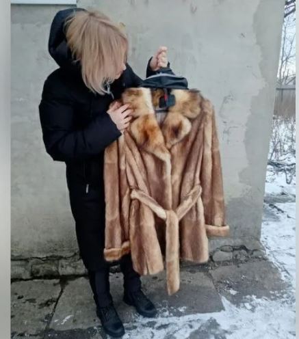 Mai multe văduve ale rușilor morți pe frontul din Ucraina au primit haine de blană: „Eu am returnat-o, era prea mică”