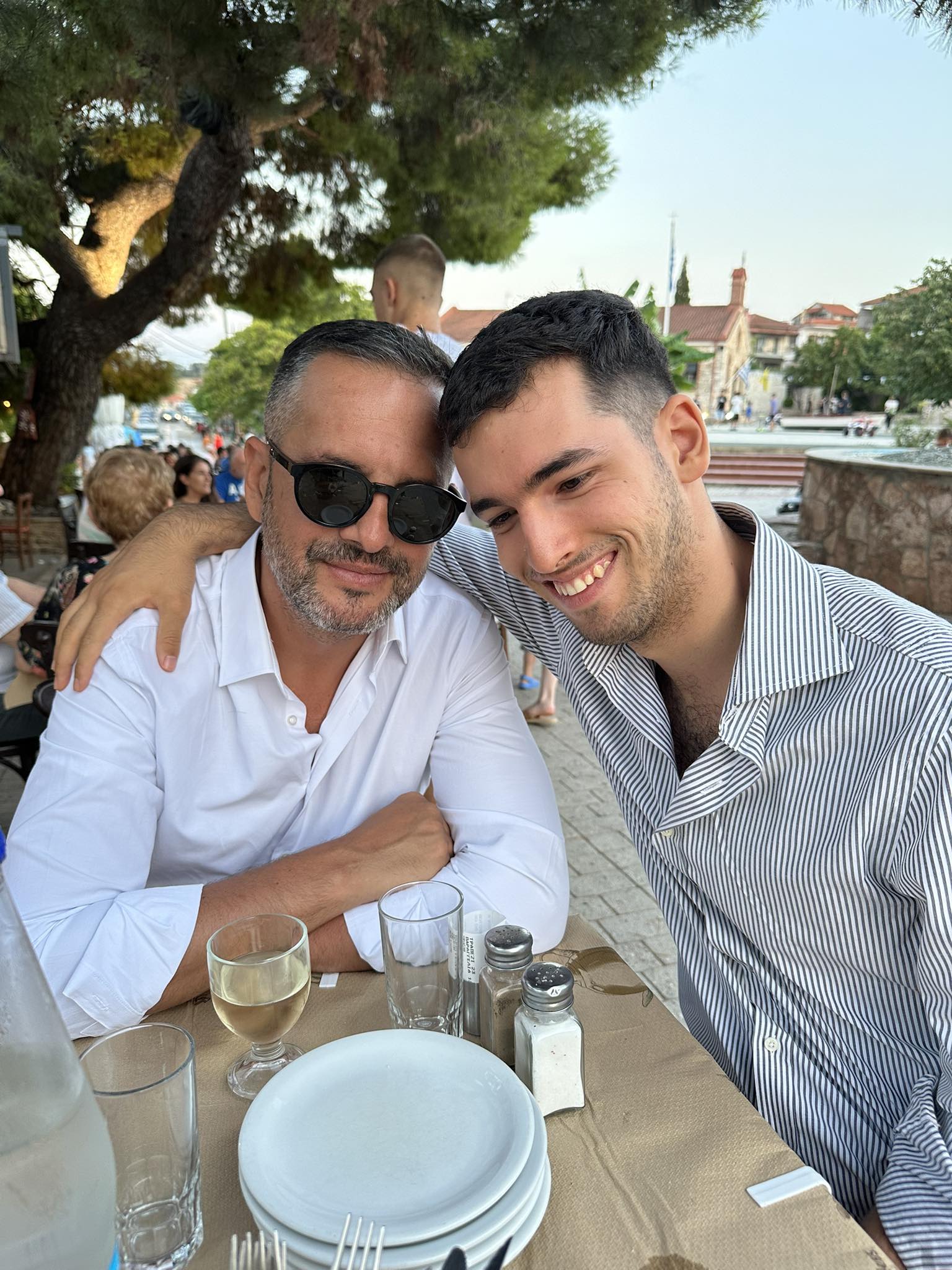 Cât a plătit Mădălin Ionescu pentru un gyros în Grecia. Și-a petrecut minivacanța de 1 Mai în Halkidiki