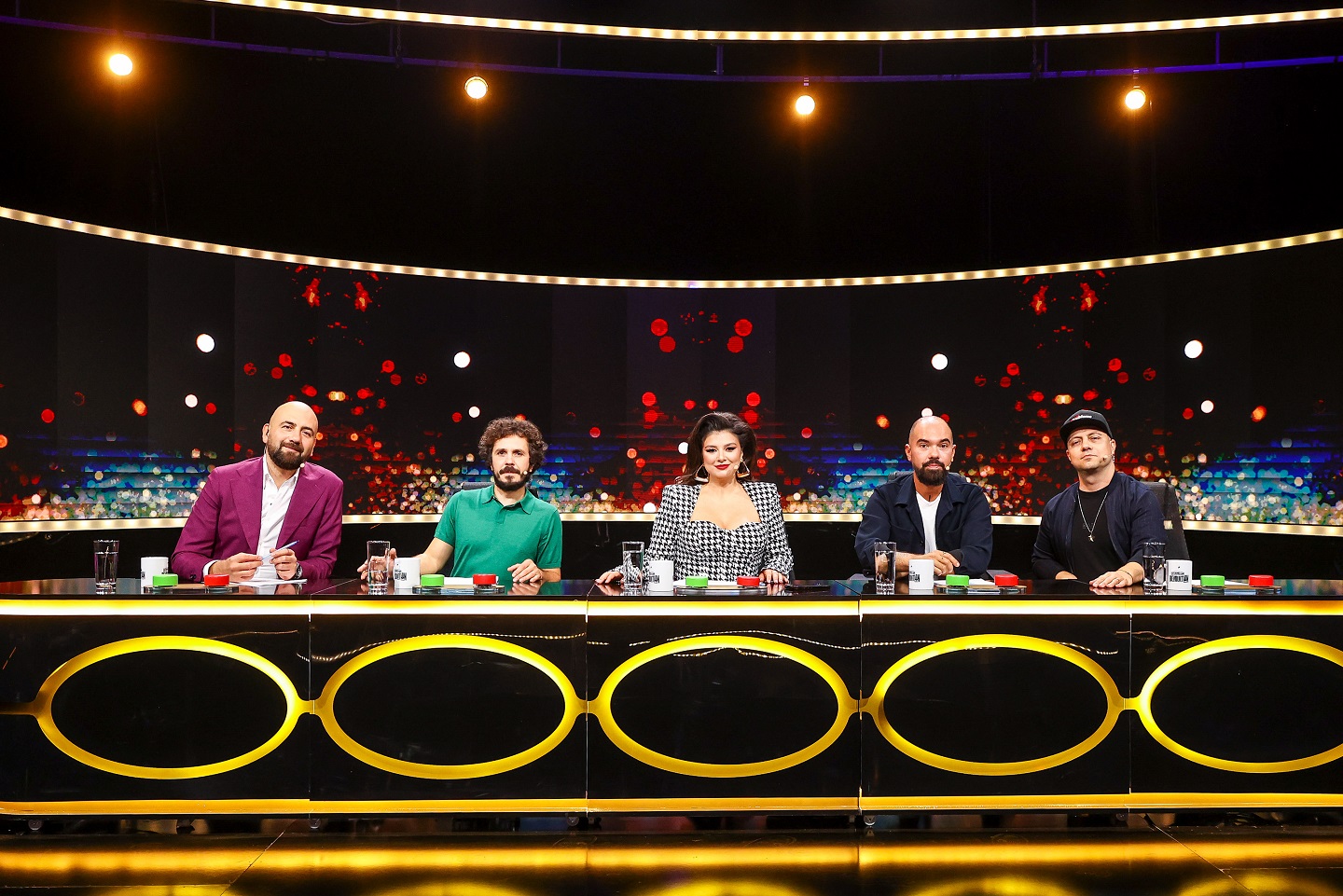 Actorul George Tănase, număr spectaculos  la „Stand-Up Revolution”. „Evident că mi-am dat seama că e cineva care-l imită perfect pe Costel”