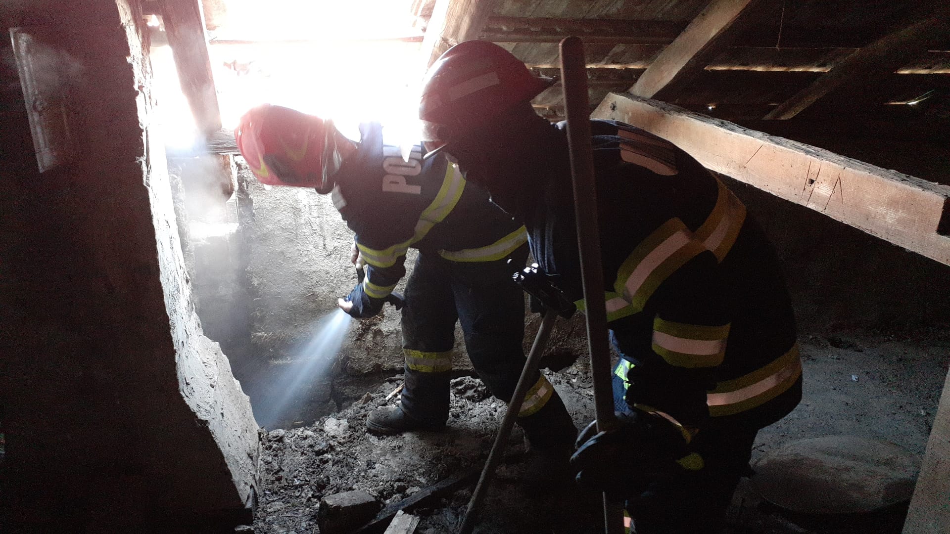 Incendiu la o şcoală din județul Arad. Elevii și profesorii au fost evacuați
