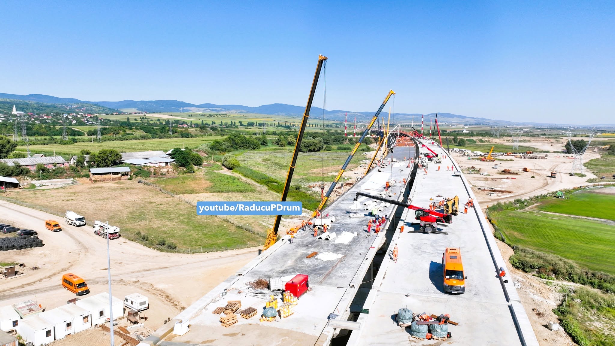 Viaductul de la Cleja din Bacău este ca un furnicar: peste 400 de muncitori pe șantierul de 1,2 kilometri din A7