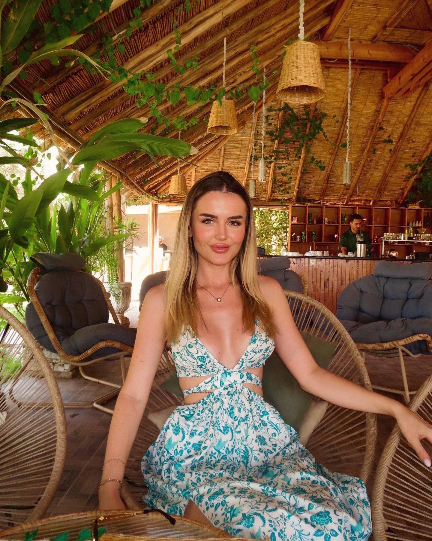 Multiplă campioană a României, surprinsă în vacanța din Grecia alături de un tânăr antreprenor. Primele imagini cu posibilul cuplu
