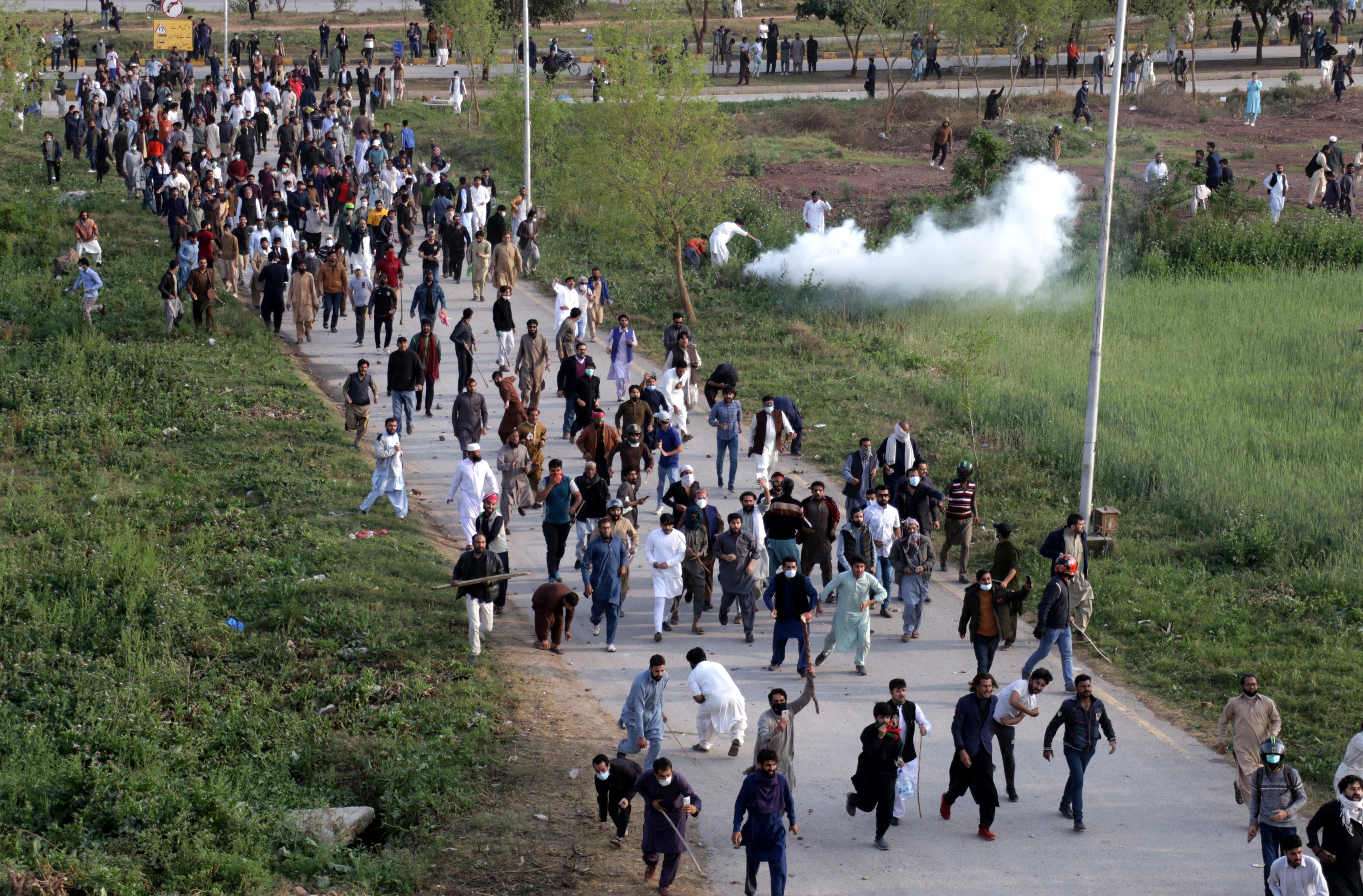 Confruntări violente între susținătorii fostului premier pakistanez Imran Khan și poliție, la Islamabad