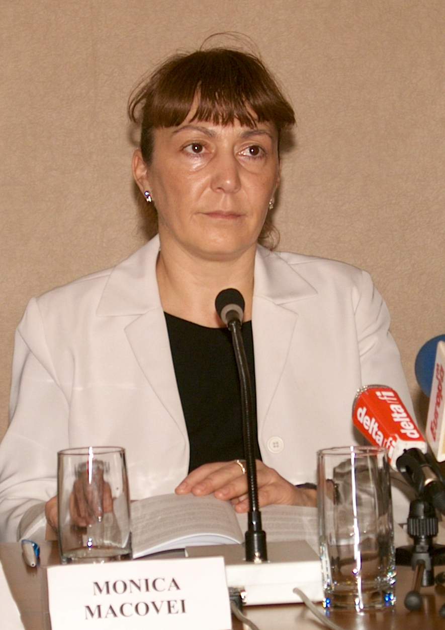 Atunci și acum: Monica Macovei, activistă pentru drepturile omului, procurorul care a inițiat reforma din Justiție, în România