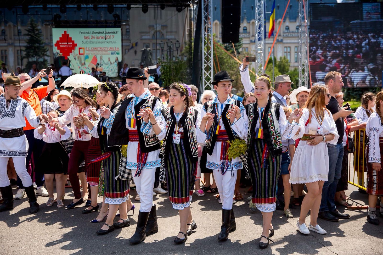 Festivalul RomânIA Autentică va avea loc pe 23 și 24 iunie, simultan la Iași, Brașov și Hobița