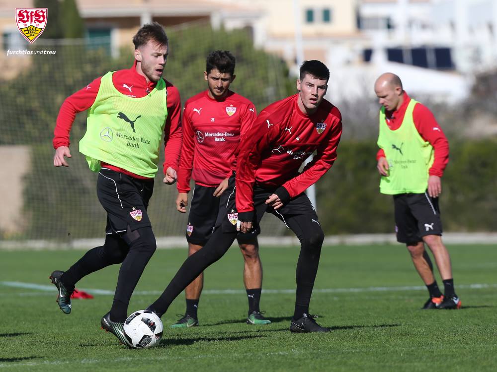 Alexandru Maxim face pe cameramanul în cantonamentul lui VfB Stuttgart. Tricolorul, titular în amicalul cu Duisburg | GALERIE FOTO
