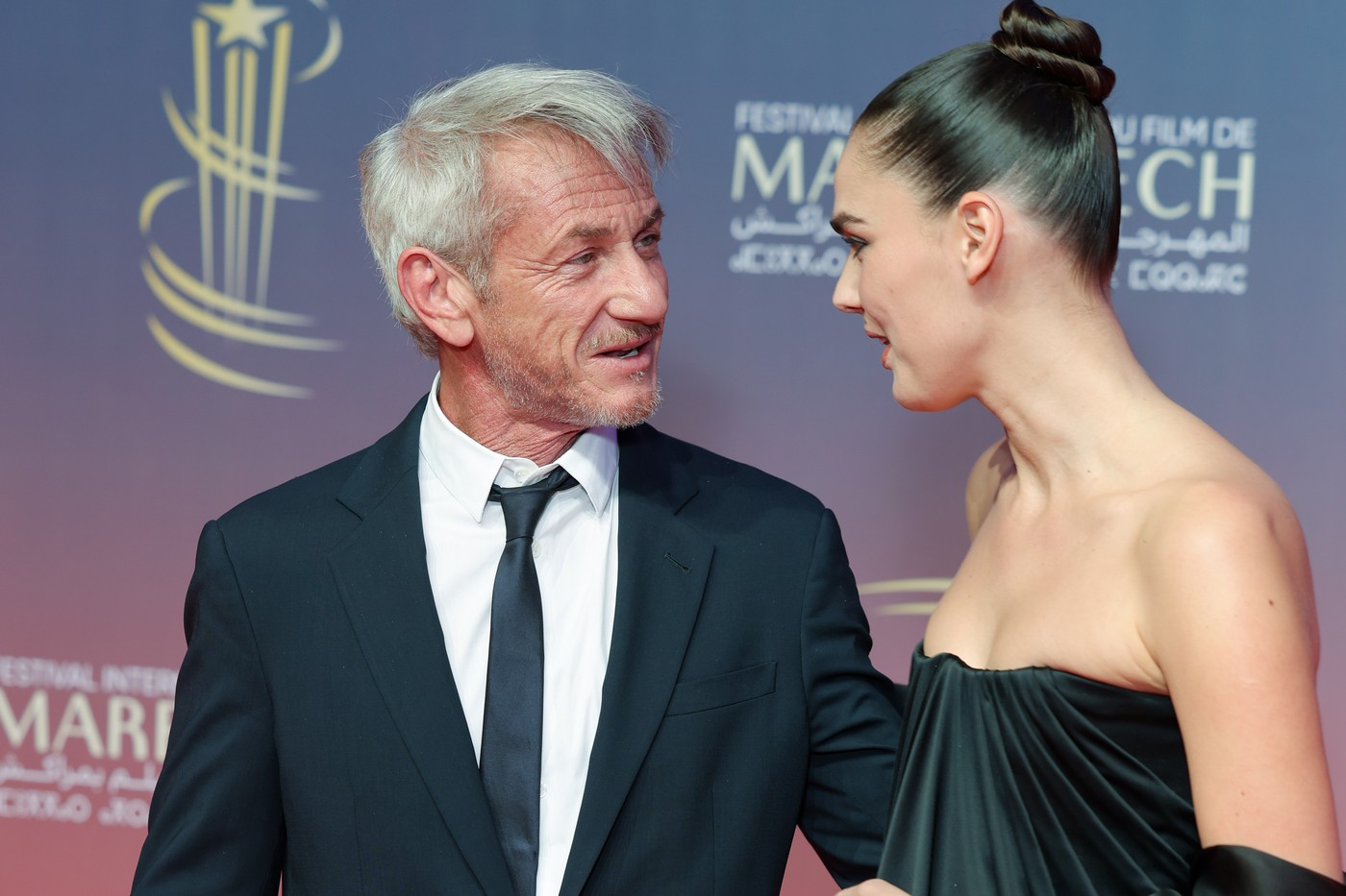 Sean Penn, prima apariție oficială alături de iubita Valeria Nicov. Ea are 30 de ani, iar actorul a împlinit 64 în luna august