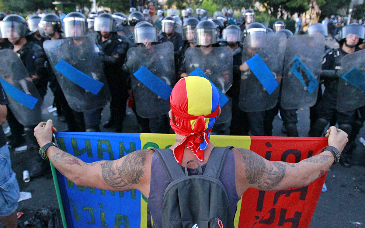 Un an de la protestul din 10 august, soldat cu violențe de stradă: aceiaşi şefi ai Jandarmeriei în funcţie, nici un vinovat găsit