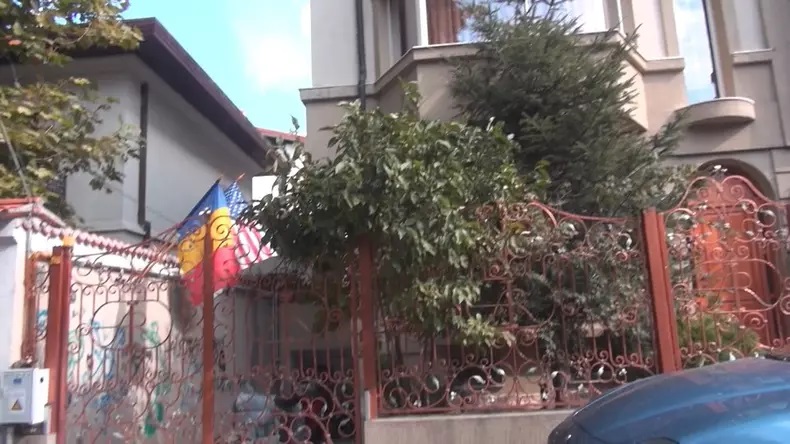 Imagini cu casa în care locuiește Romanița Iovan. Are mobilier unicat în vila de lux din Primăverii